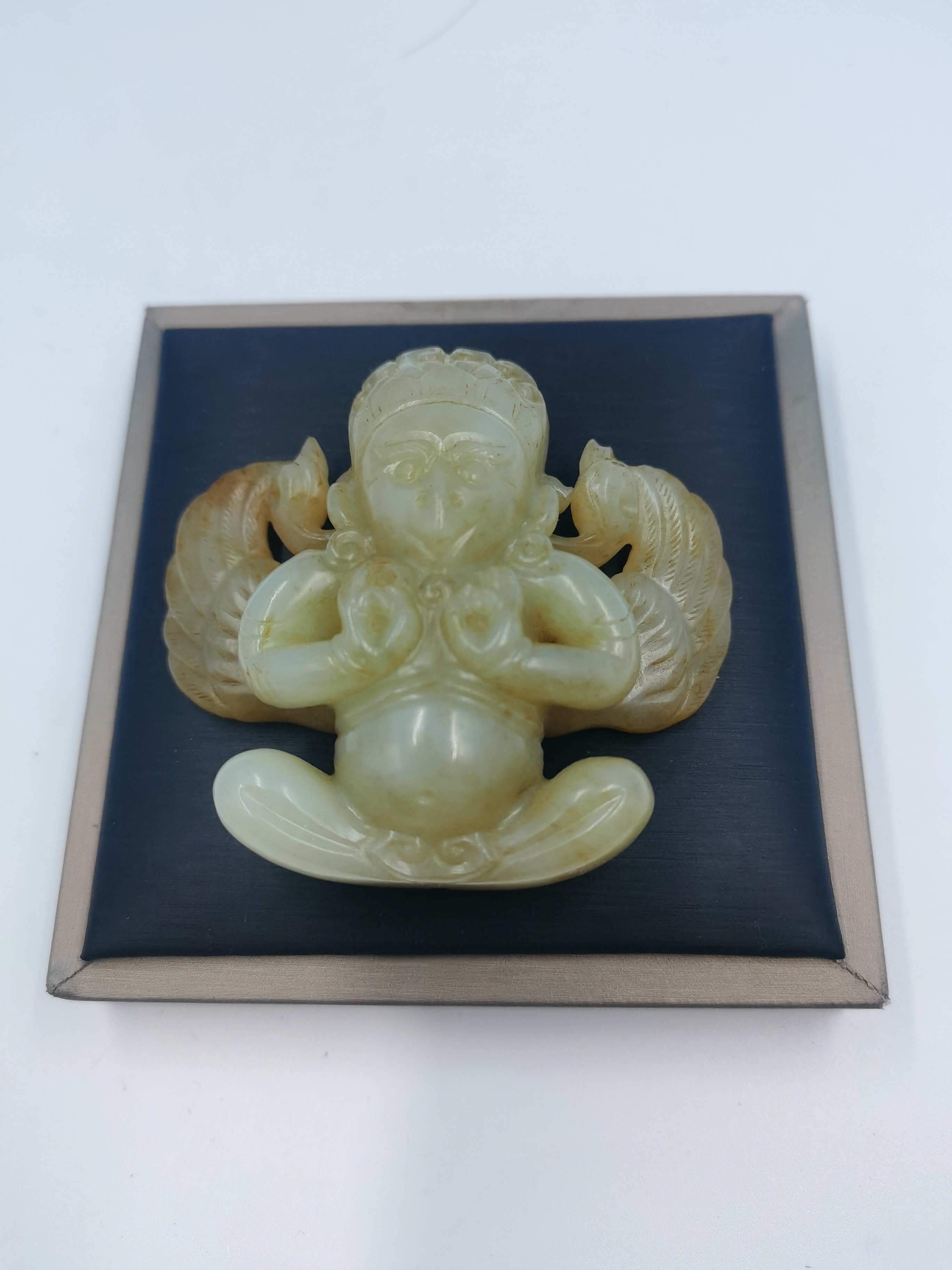 和田玉把件，玉质细腻。