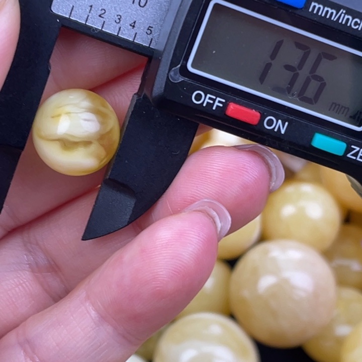 蜜蜡未镶嵌裸石微瑕565