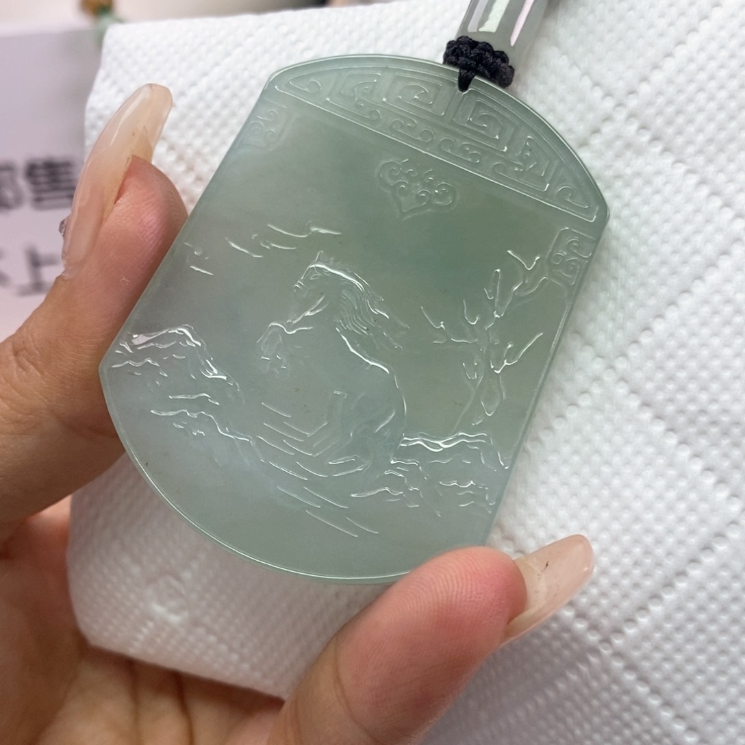 翡翠挂件未镶嵌翡翠