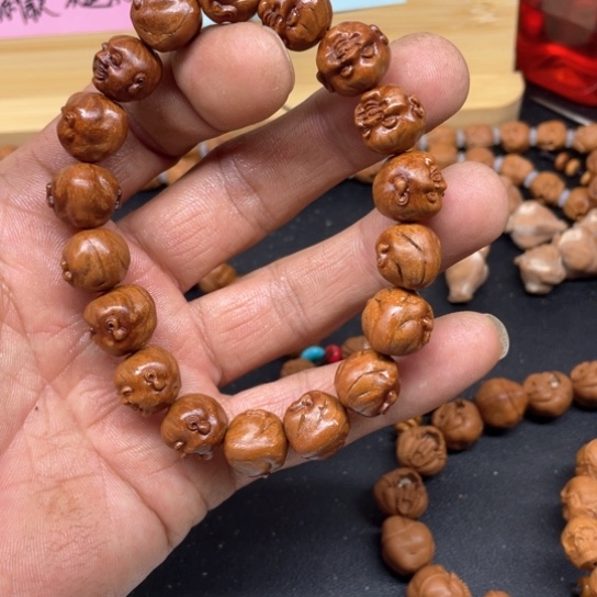 龙纹桃核开心色差