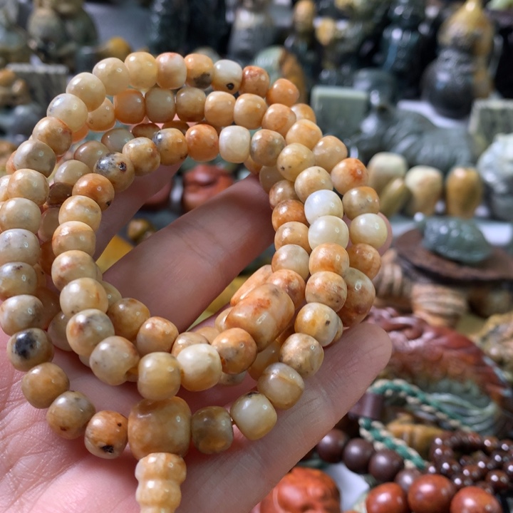 未镶嵌岫岩河磨玉（透闪石质玉）把件