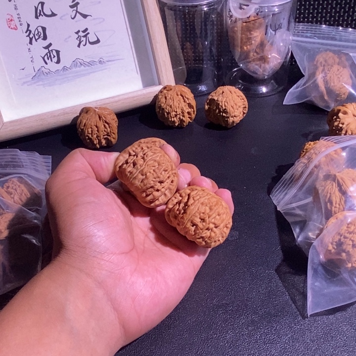 文玩核桃吊坠M*42白狮子