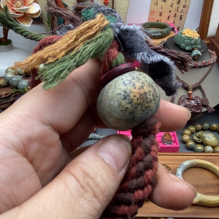 未镶嵌岫岩河磨玉（透闪石质玉）挂件