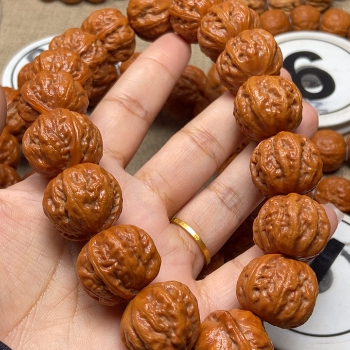 文玩核桃吊坠老*头火焰纹八棱