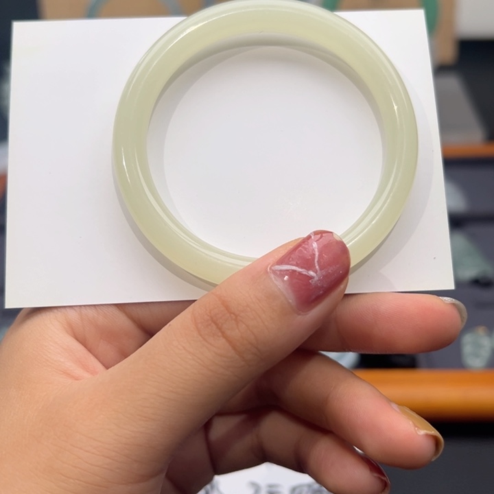 翡翠未镶嵌颈饰手镯