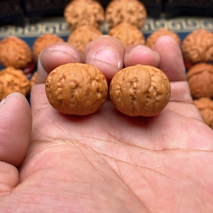 文玩核桃把件玉石方尊