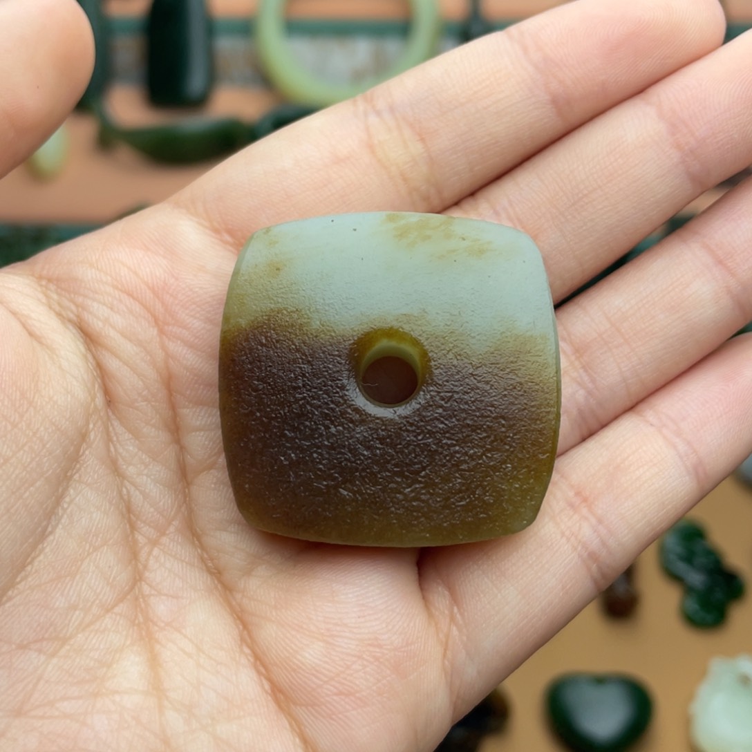 【闪购商品】和田玉颈饰未镶嵌态*