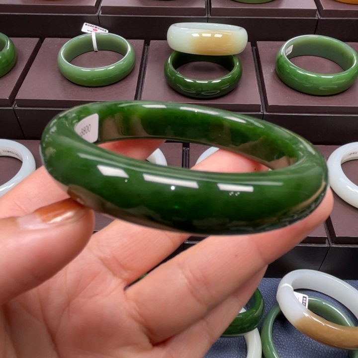 和田玉未镶嵌手镯