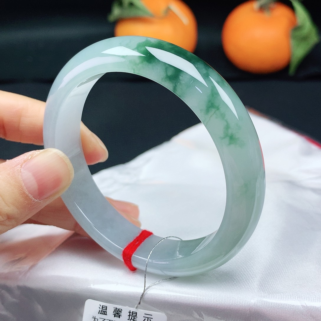 翡翠手镯未镶嵌56圈