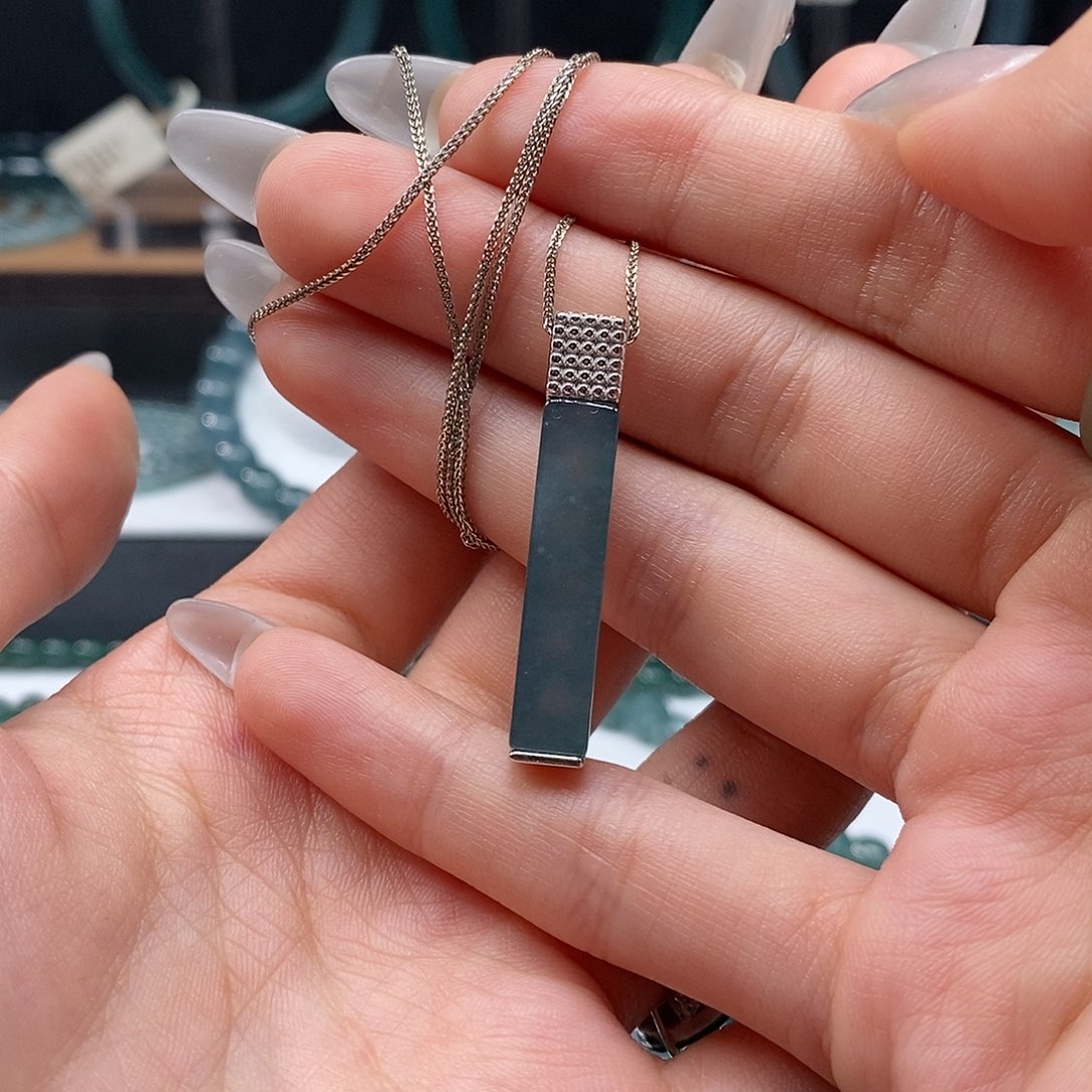 颈饰未镶嵌翡翠无事柱吊坠（带链）