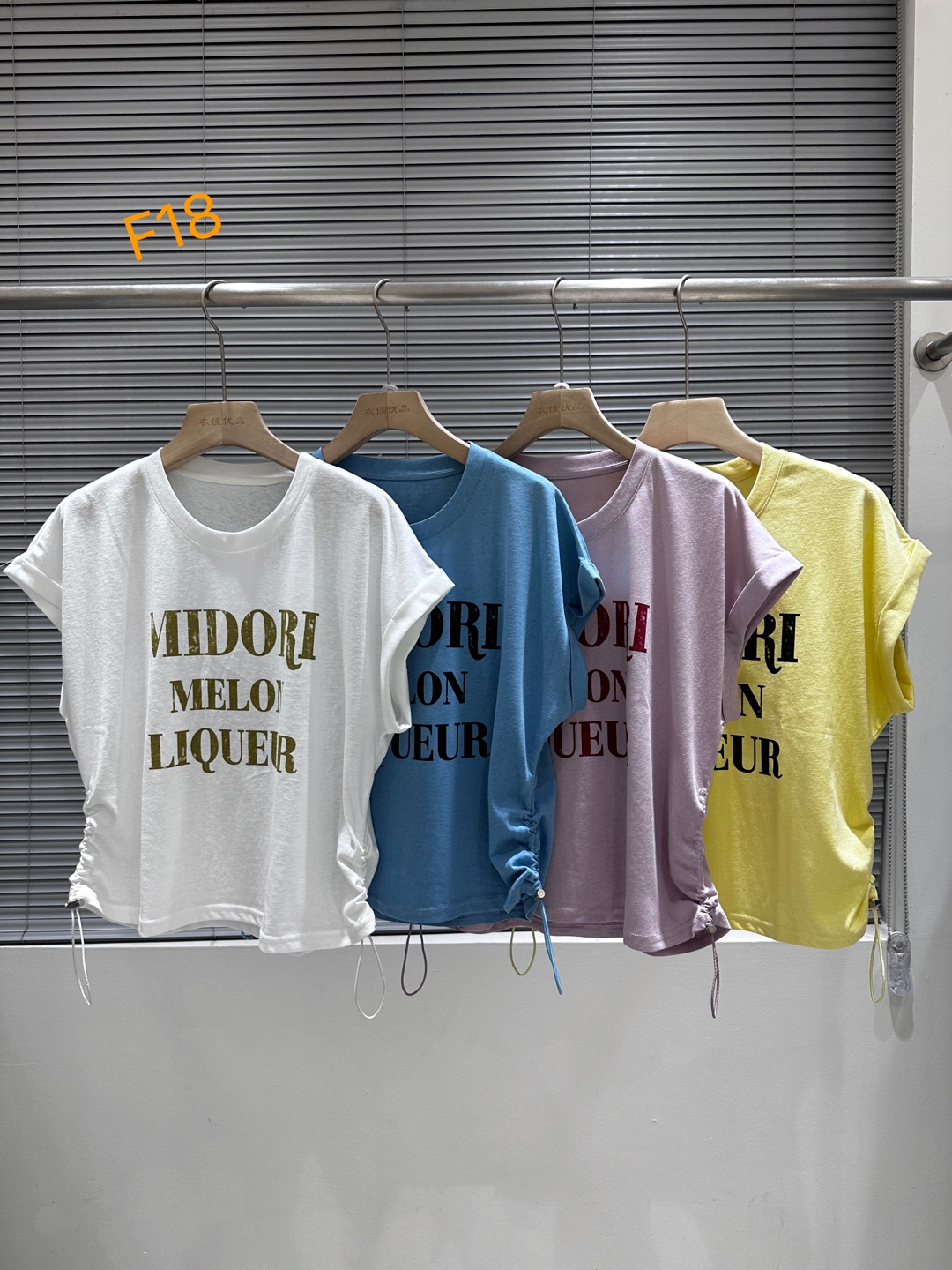 1987  2025夏季女新颖潮流设计款不规则时尚印花字母T恤  F18