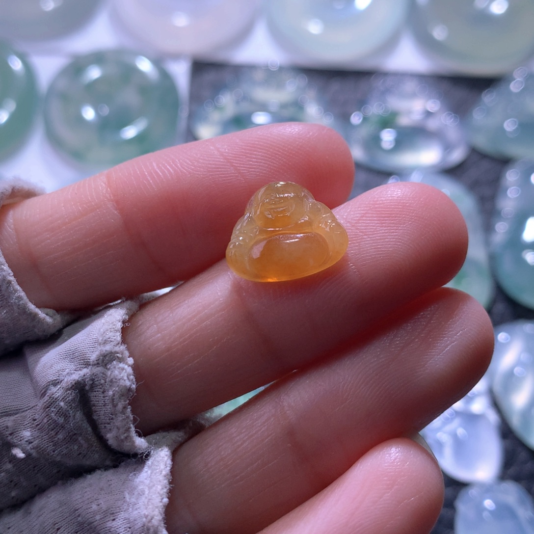 翡翠未镶嵌颈饰佛