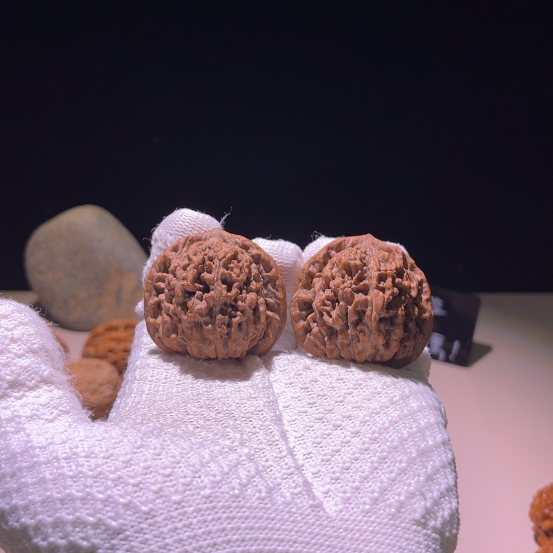 卖***妇吊坠文玩核桃42老款平谷楼