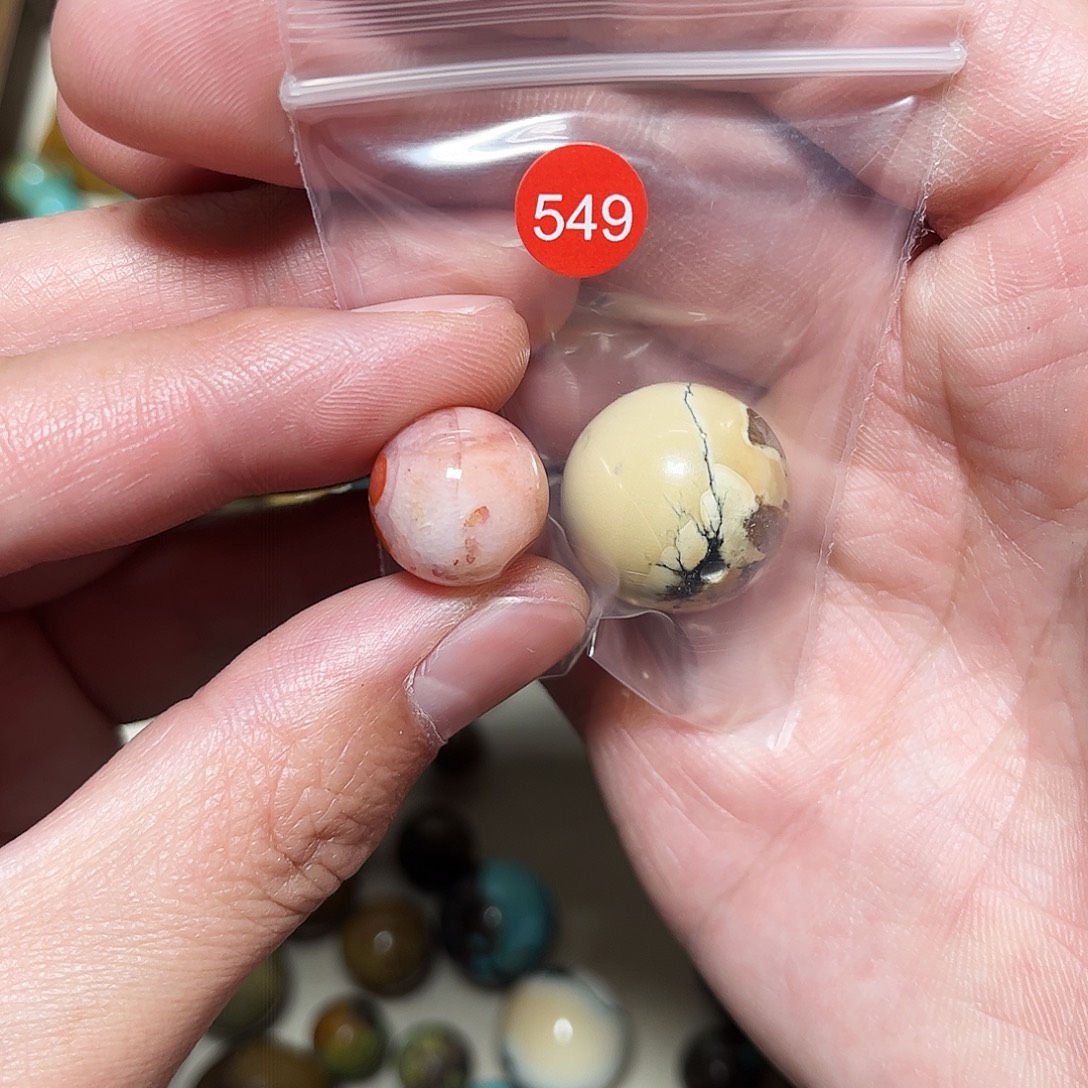 如***茹南红玛瑙未镶嵌珠宝奇石