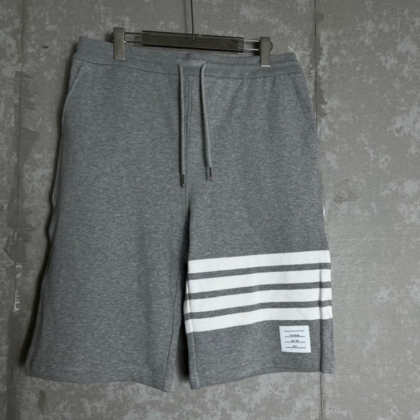 未使用 THOMBROWNE 4*1/Thom Browne灰色四条纹短裤/11401