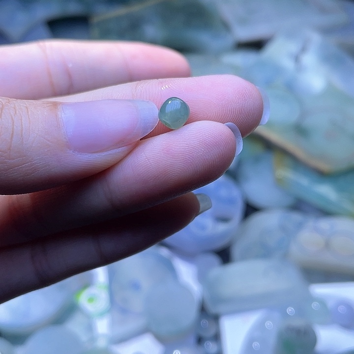 翡翠耳饰未镶嵌翡翠