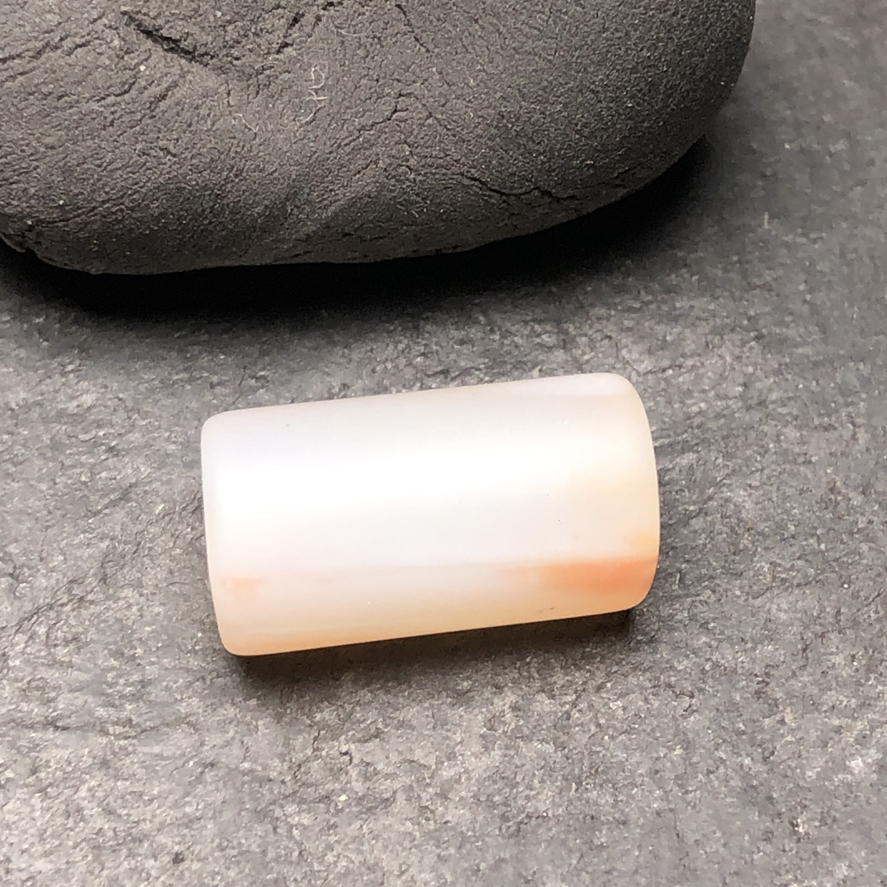 原矿川料南红玛瑙纯手工打磨尺寸16.6x9毫米