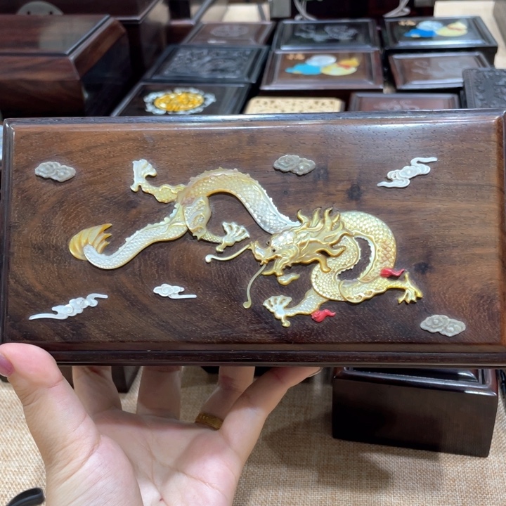 紫檀木类成套家具日**月