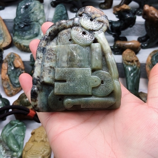 岫岩河磨玉（透闪石质玉）把件未镶嵌