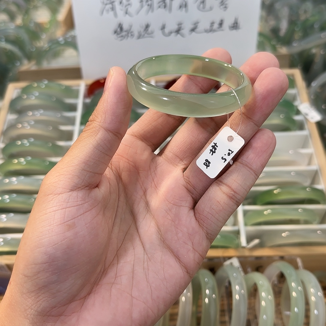 玛瑙/玉髓未镶嵌手镯圈口50.5