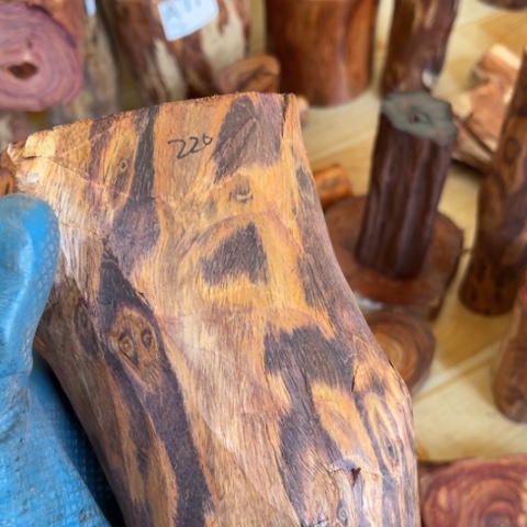 木旅**客黄花梨木料200