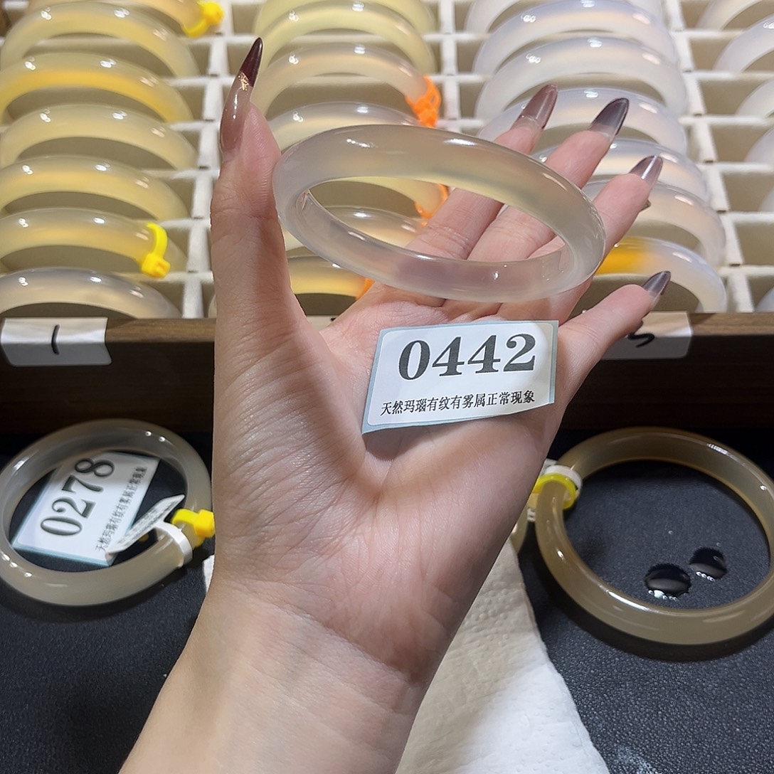 禾***～玛瑙/玉髓未镶嵌手镯