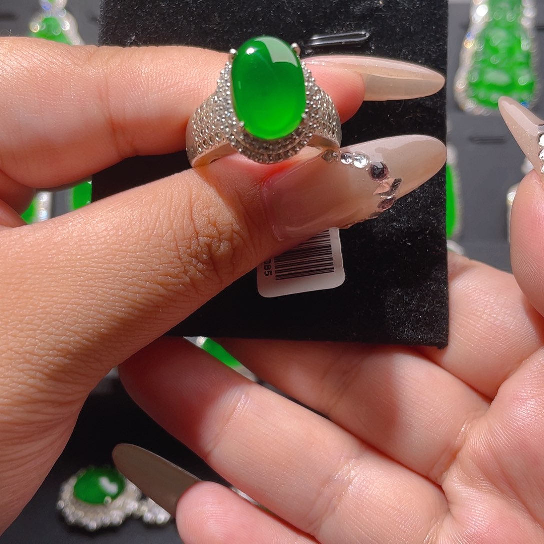 翡翠戒指未镶嵌蛋面