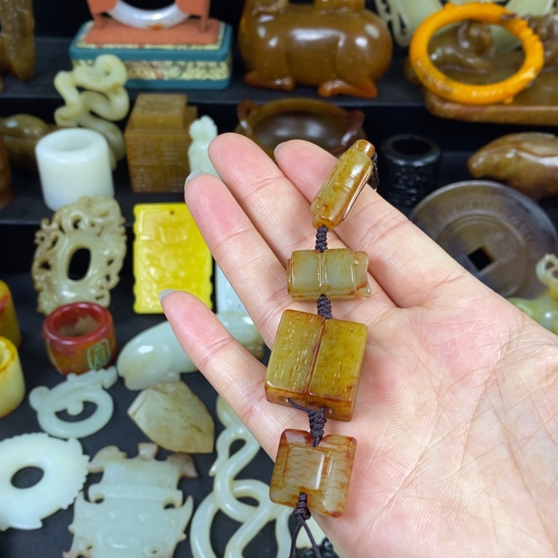 古***美和田玉未镶嵌颈饰