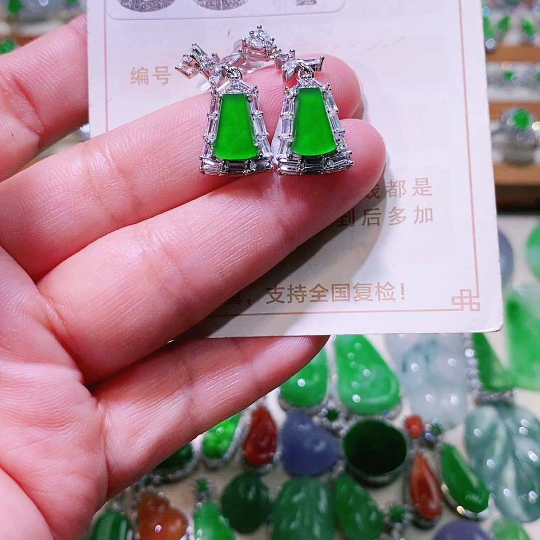 【闪购商品】翡翠挂件未镶嵌裸石