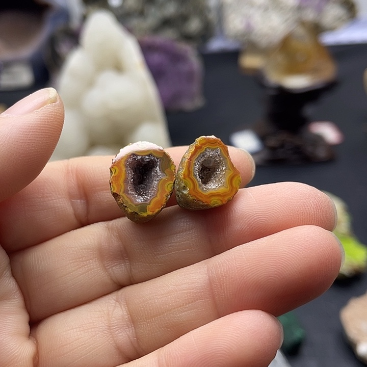 5坦桑石（处理）晶洞