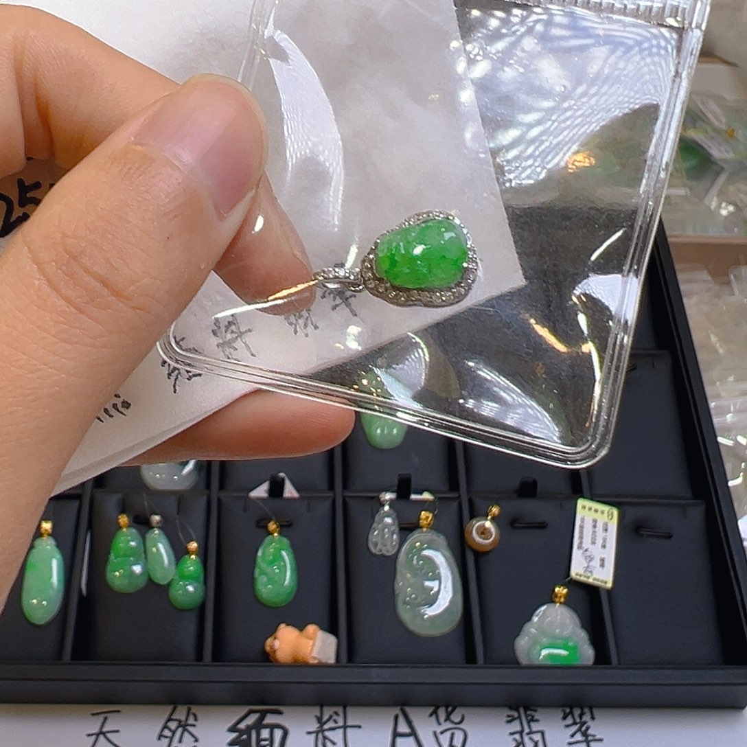 翡翠吊坠(不含链)银S925镶嵌翡翠