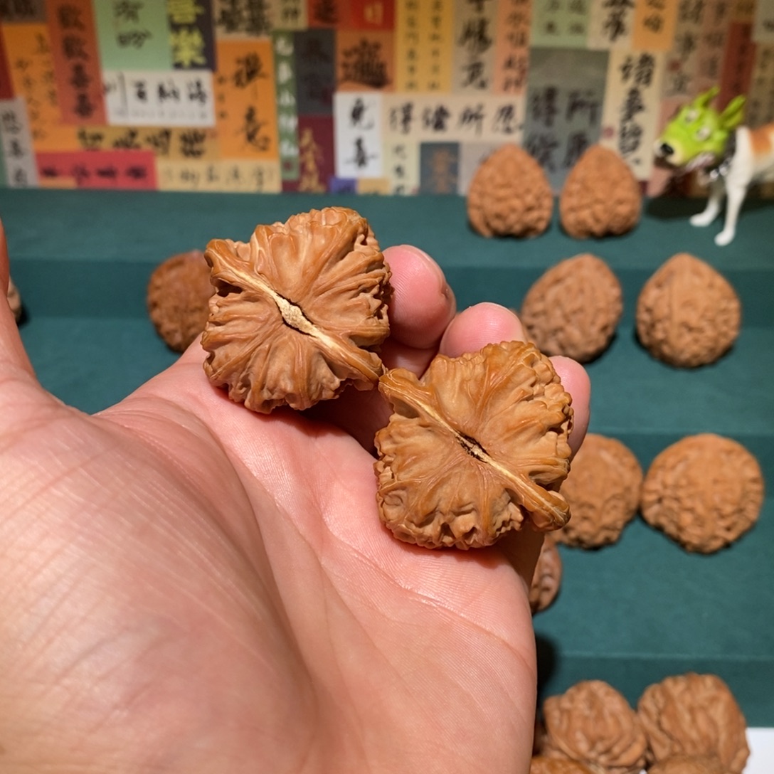 小***航文玩核桃把件三角白