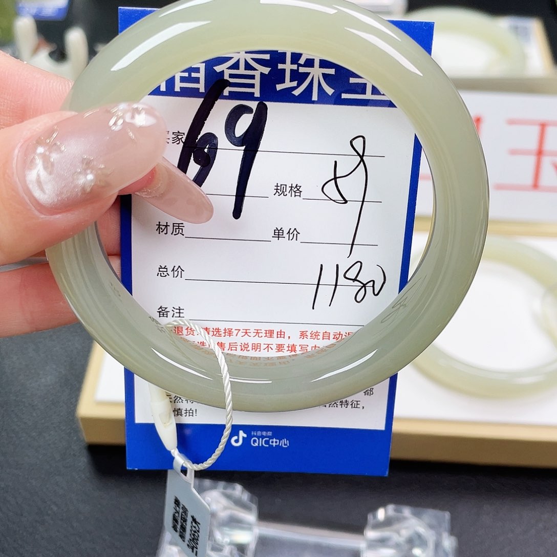 和田玉手镯未镶嵌