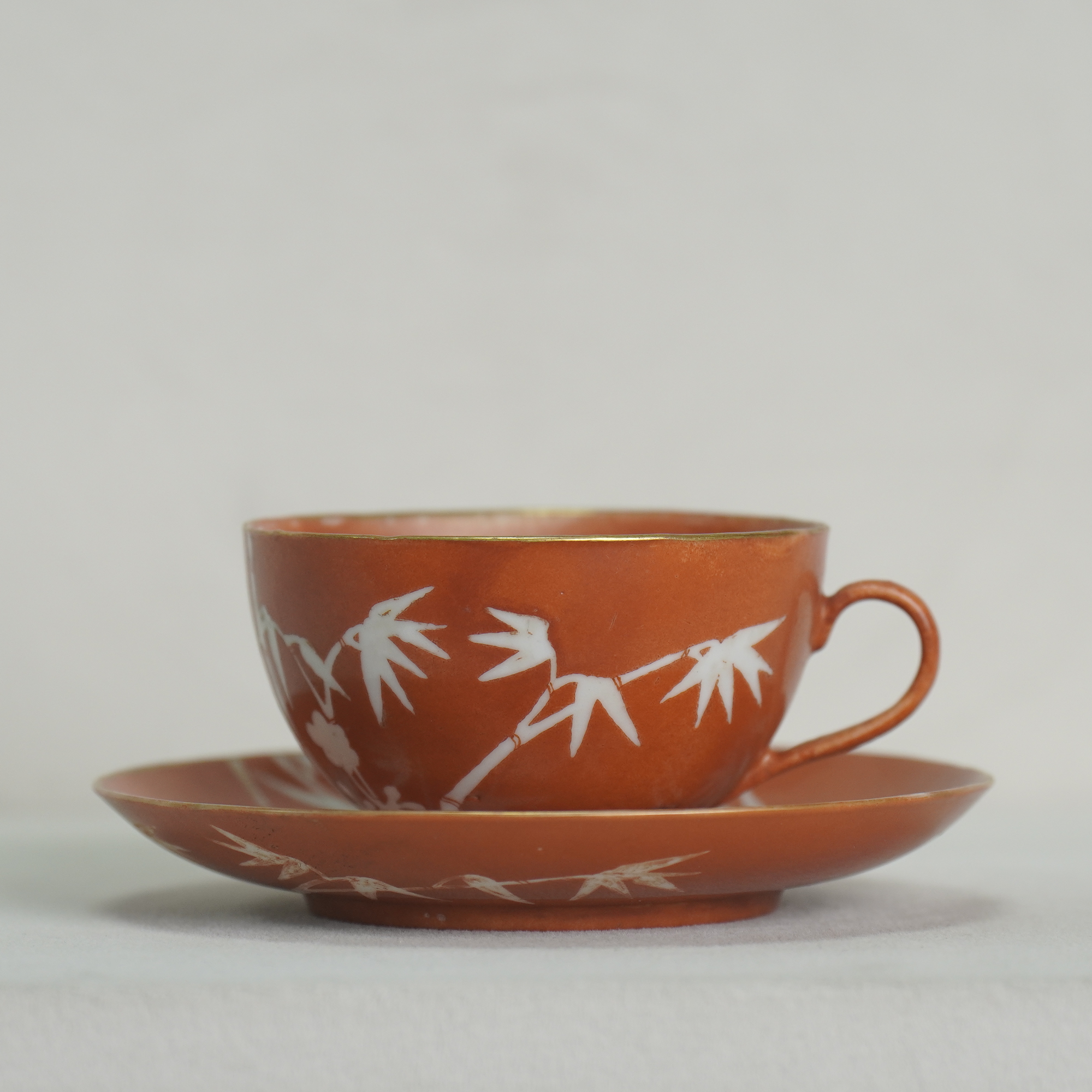 【民国】珊瑚红地竹纹杯碟套