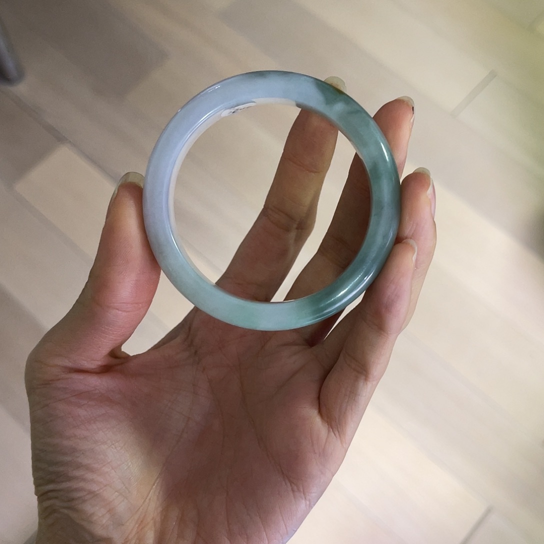 翡翠颈饰未镶嵌半山半水黄翡飘色翡翠手镯