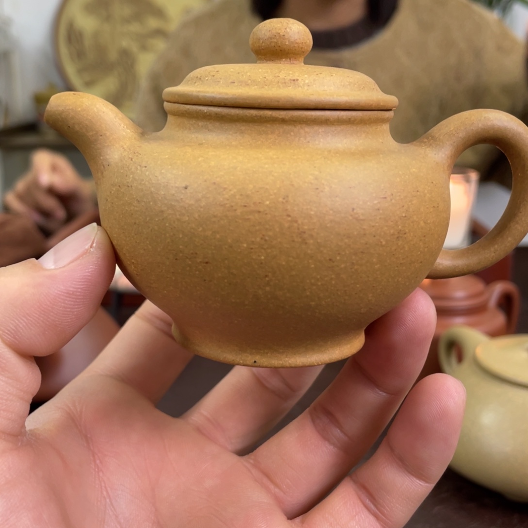 茶壶紫砂掇只。    