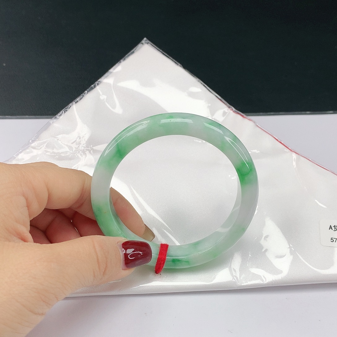 翡翠手镯未镶嵌翡翠041