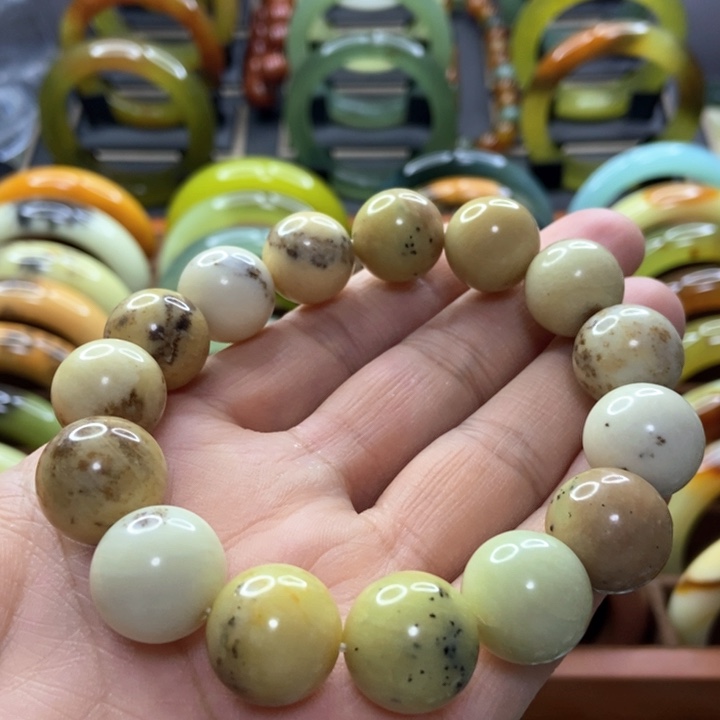 蛇纹石玉手镯未镶嵌