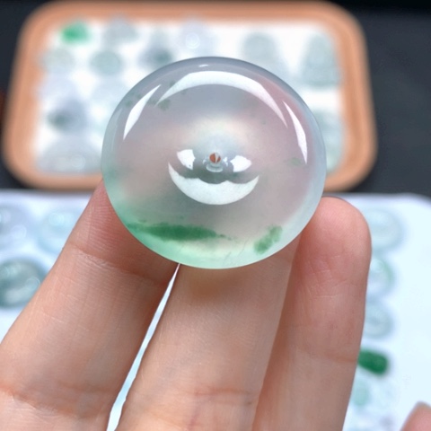 翡翠颈饰未镶嵌冰种少阳绿平安扣