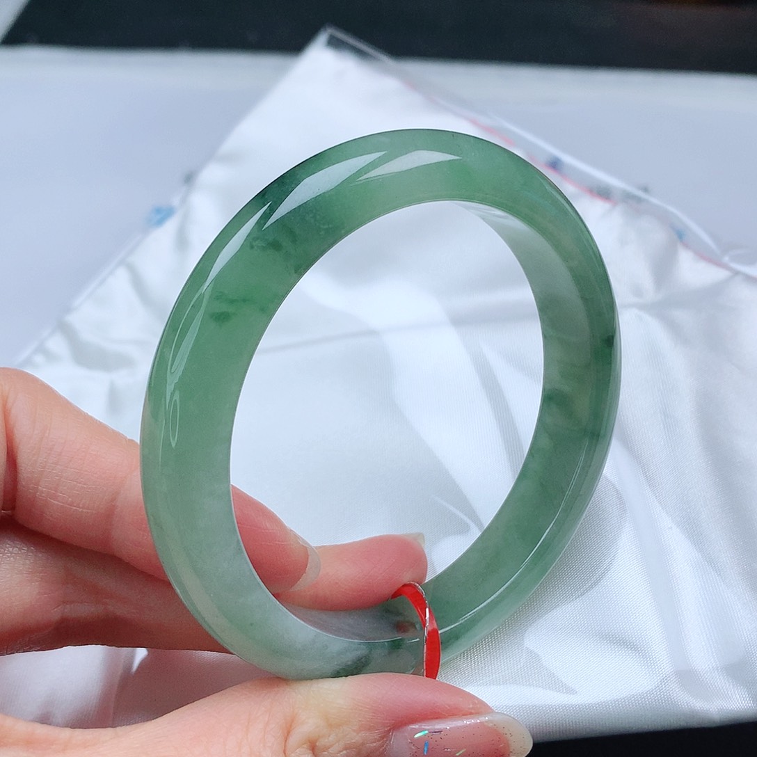 翡翠手镯未镶嵌57圈