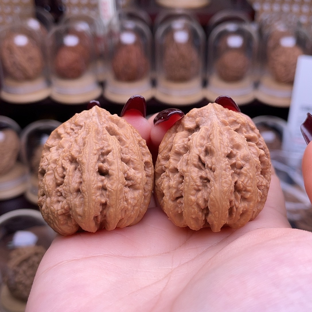 吊坠文玩核桃蚂蚁绣球