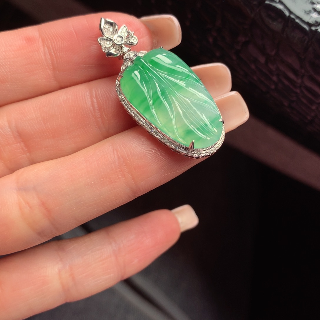 翡翠颈饰18K金镶嵌翡翠