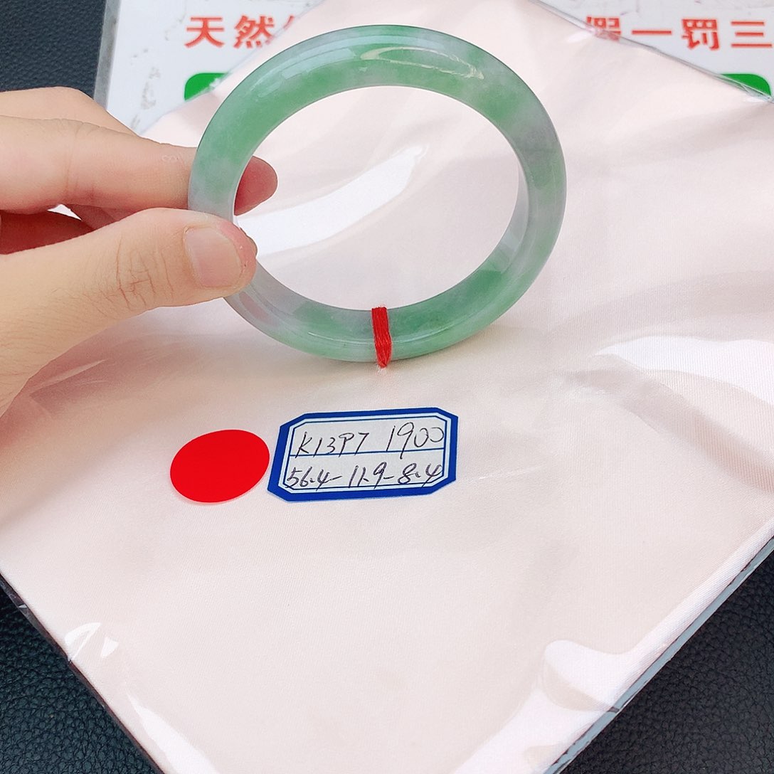 翡翠手镯未镶嵌翡翠