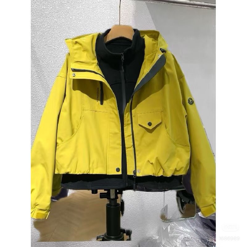 三合一连帽冲锋衣工装外套女短款秋冬新款时尚洋气休闲两件套