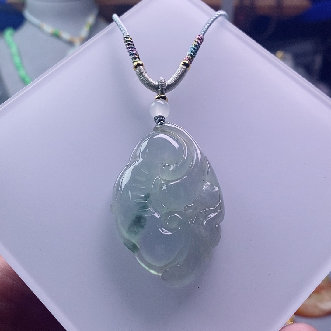 翡翠未镶嵌吊坠(赠链)