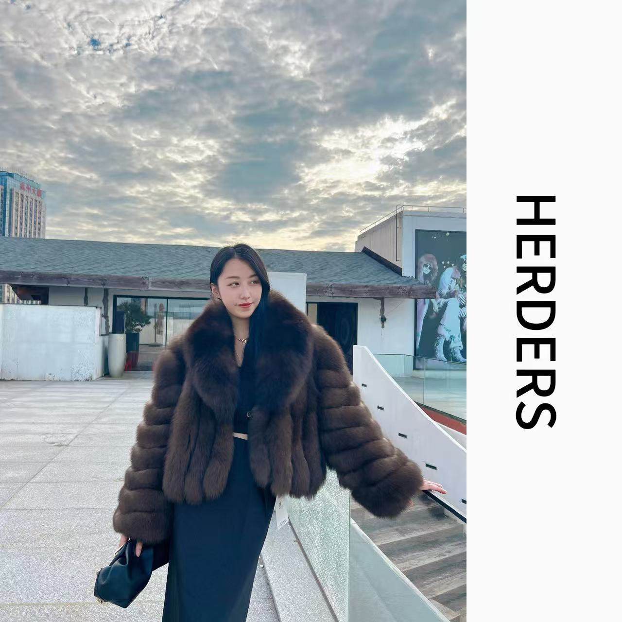 《HERDERS》 短款大毛领咖色狐狸毛外套 255627