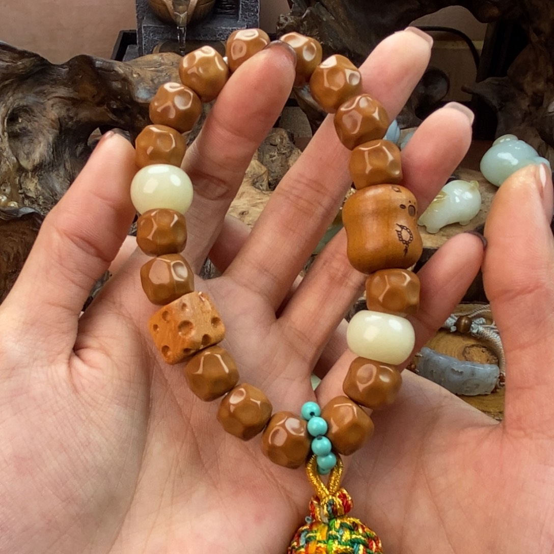 1***.和田玉未镶嵌颈饰