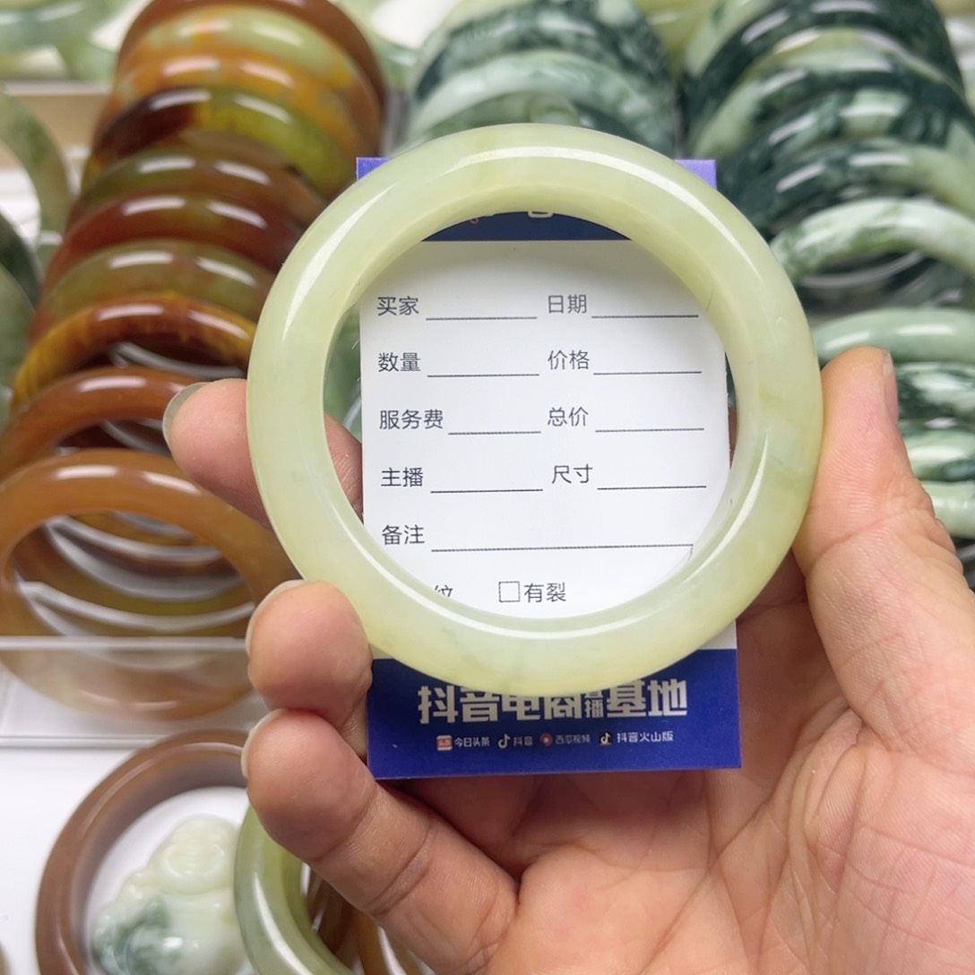 透闪石-蛇纹石玉手镯未镶嵌细**绵