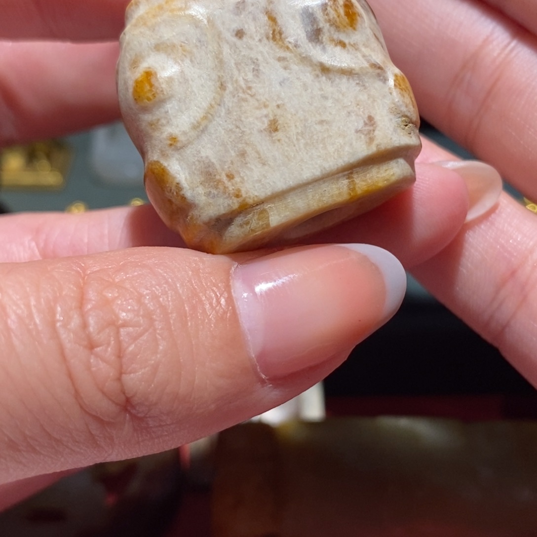 鸣***月和田玉未镶嵌珠宝奇石