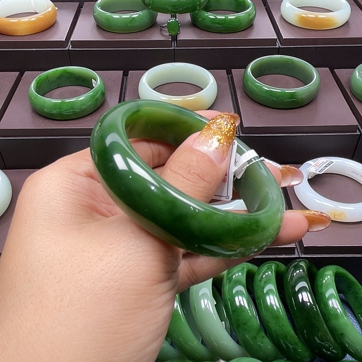 和田玉（碧玉）未镶嵌手镯